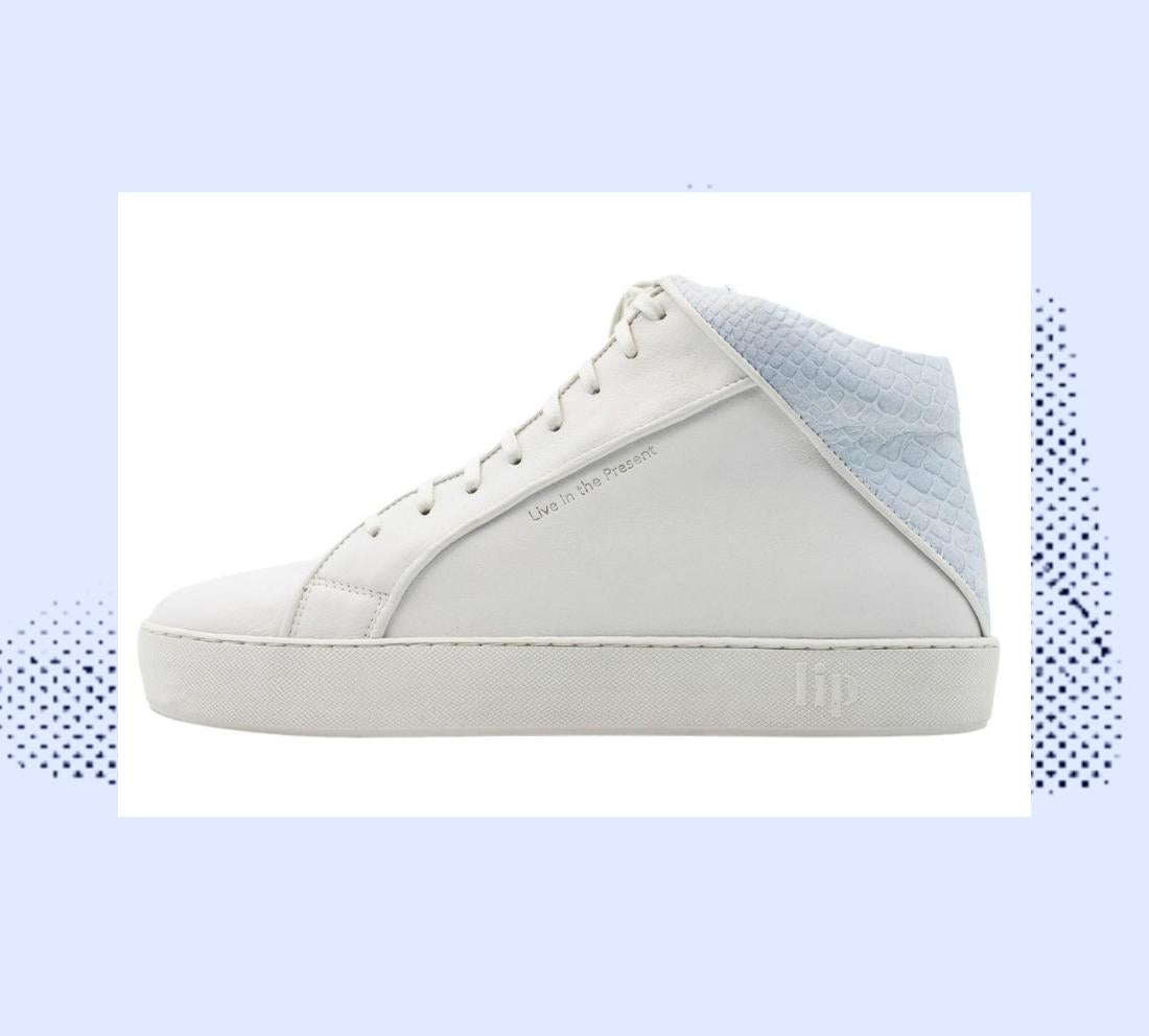 white sneakers ,trainers, leather, affordable luxury, comfort street wear, fashion ,shoes ,handcrafted, common project ,filling pieces, axel arigato ,ETQ,clarks, vans ,stan smith ,north 89,  SraVees ,oliver cabell, JAK, onitsuka 